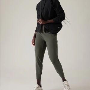 Athleta Venice Jogger small tall